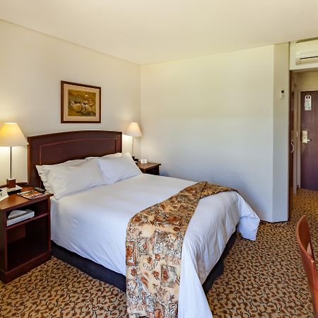Town Lodge George Bagian luar foto