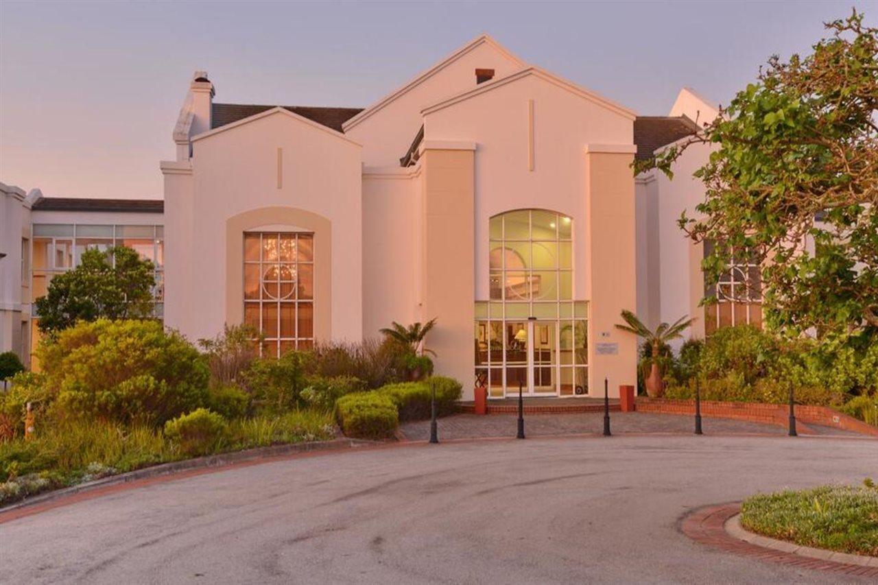 Town Lodge George Bagian luar foto
