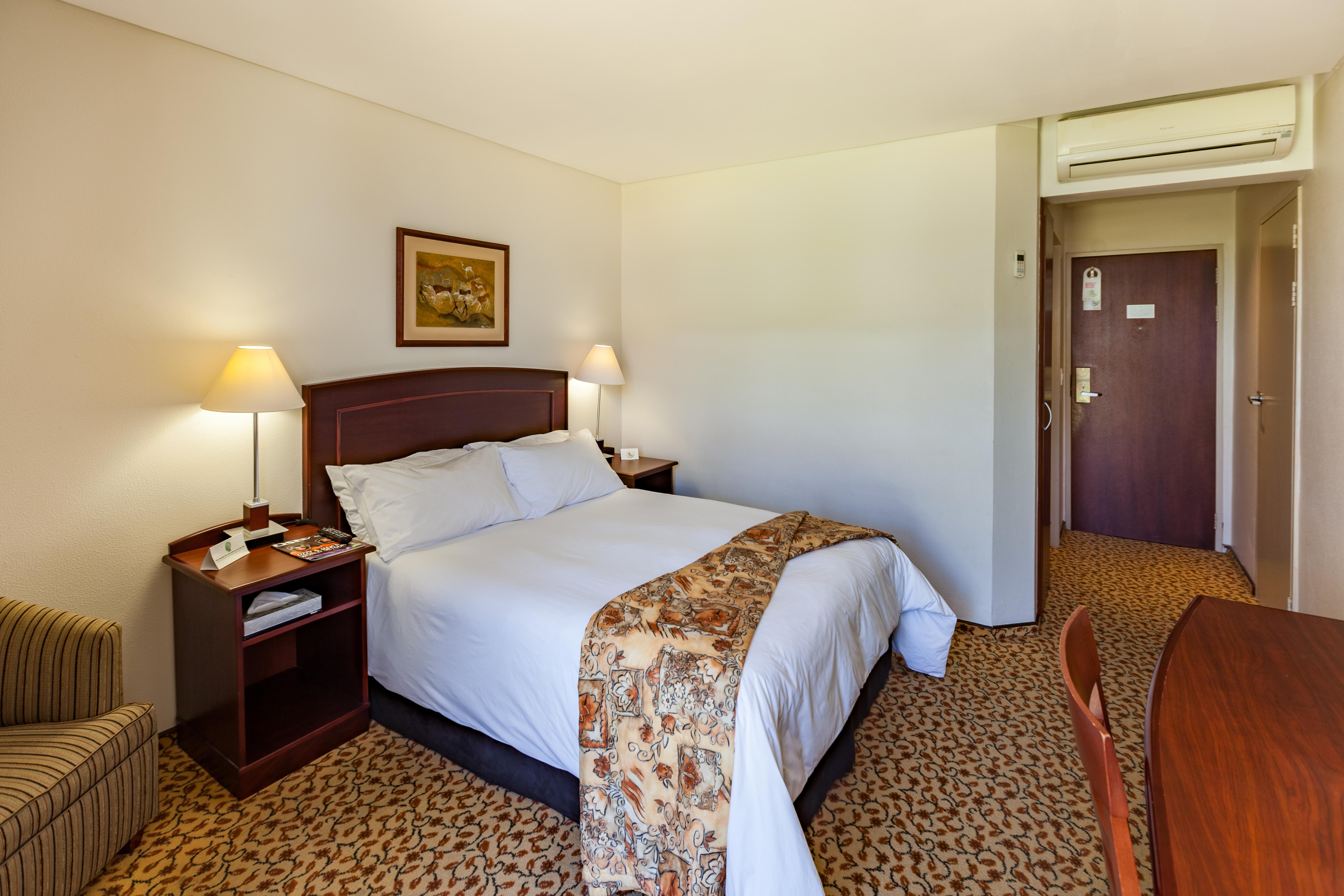 Town Lodge George Bagian luar foto