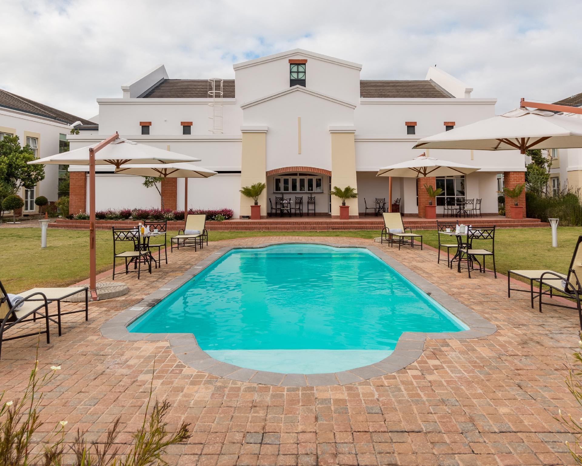 Town Lodge George Bagian luar foto