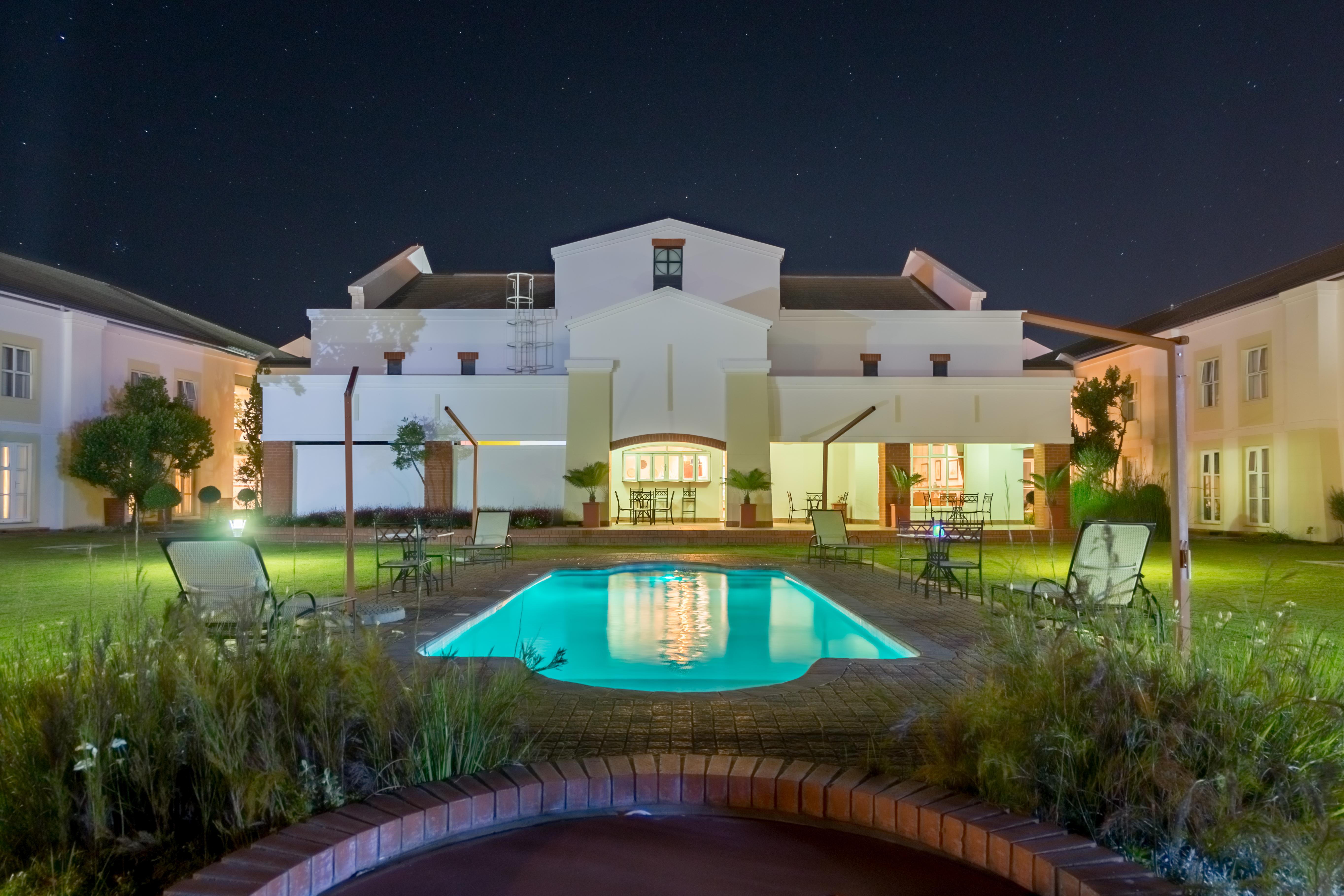 Town Lodge George Bagian luar foto