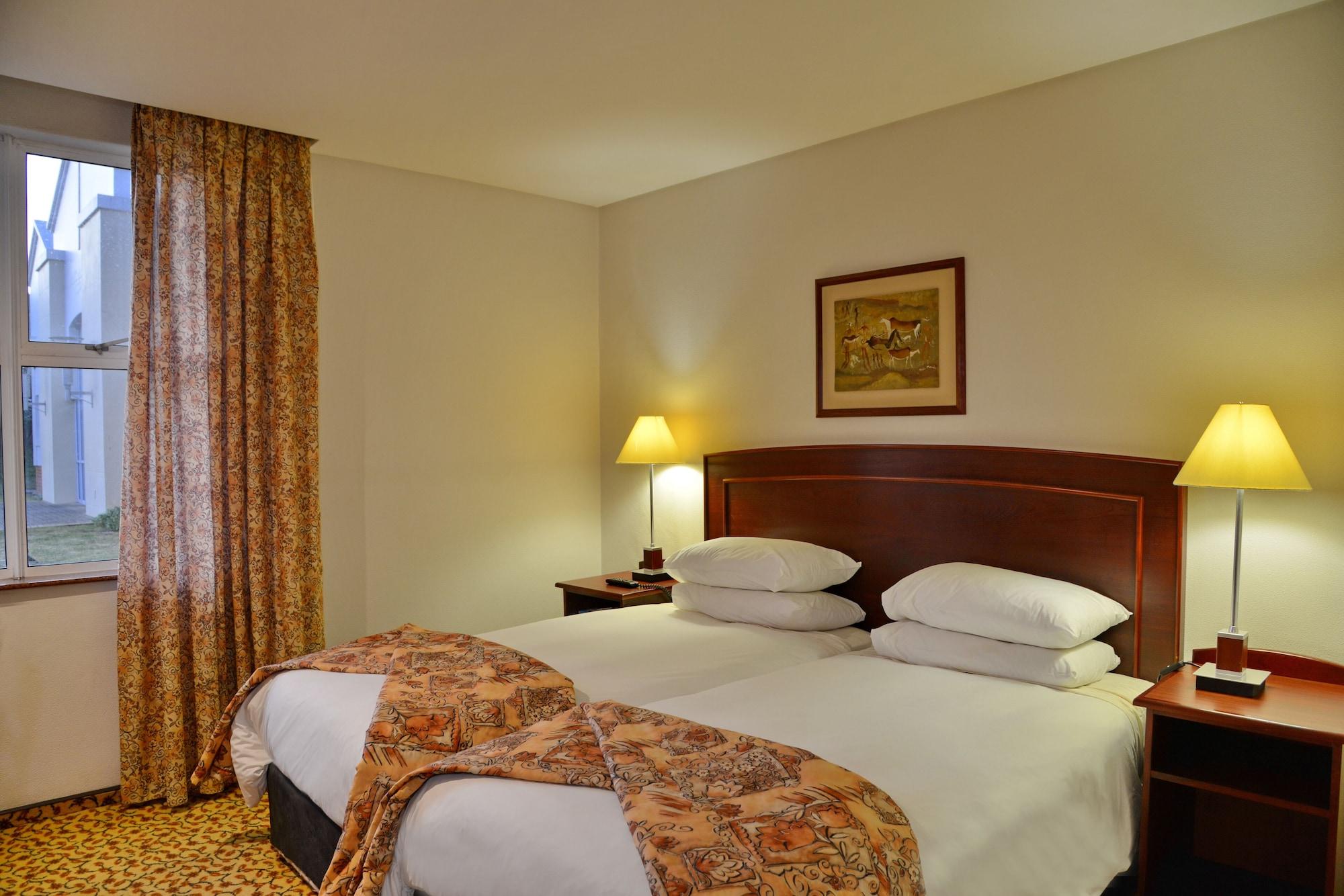 Town Lodge George Bagian luar foto