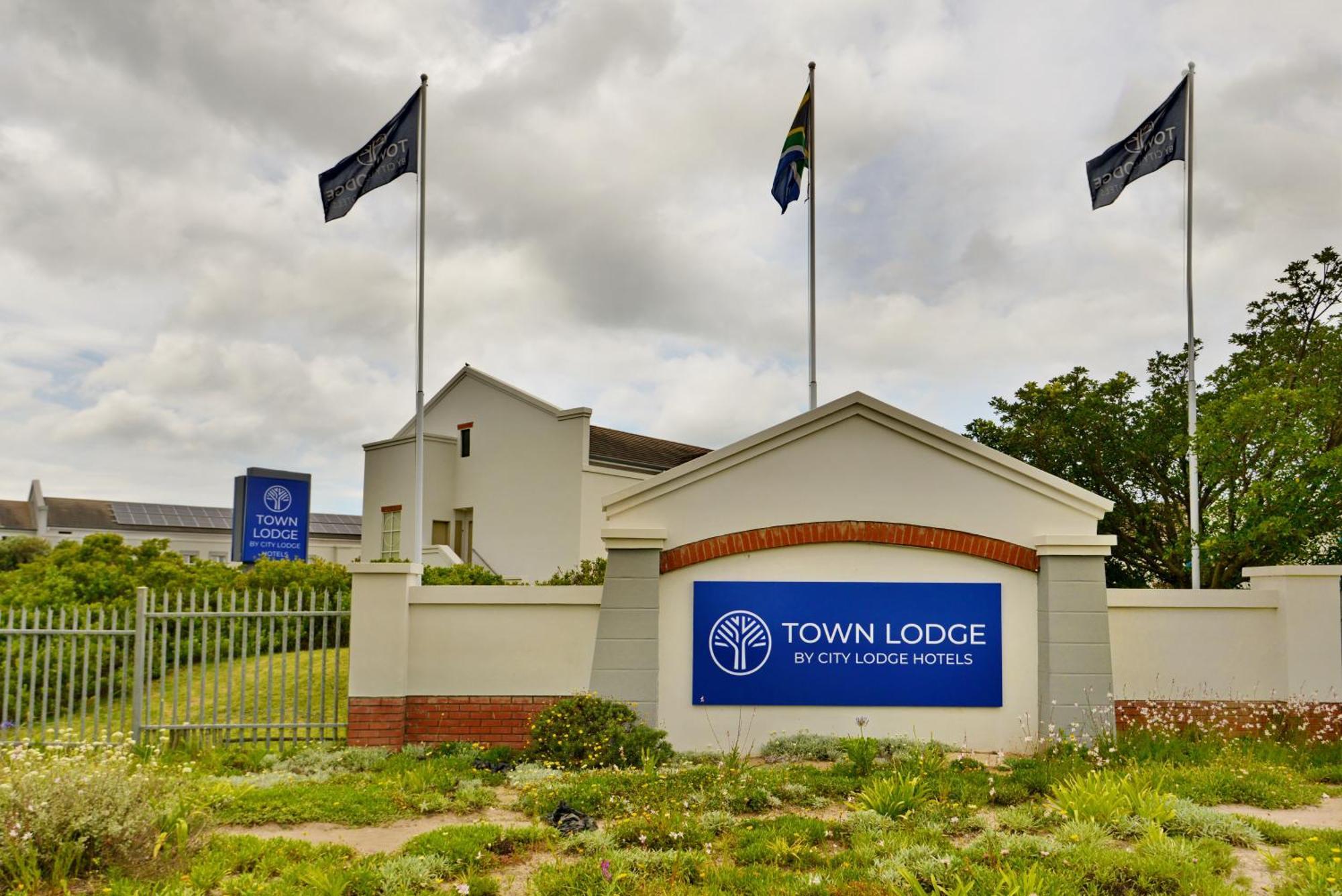 Town Lodge George Bagian luar foto