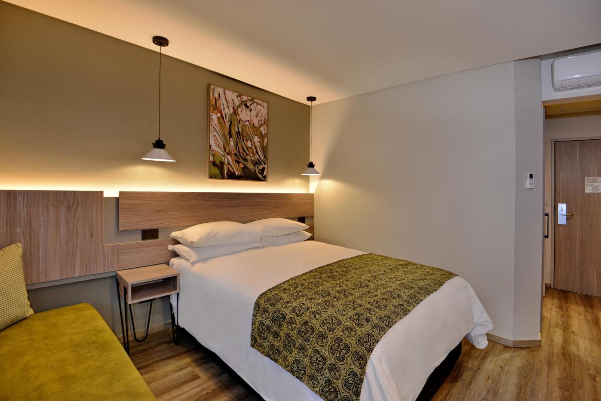 Town Lodge George Bagian luar foto