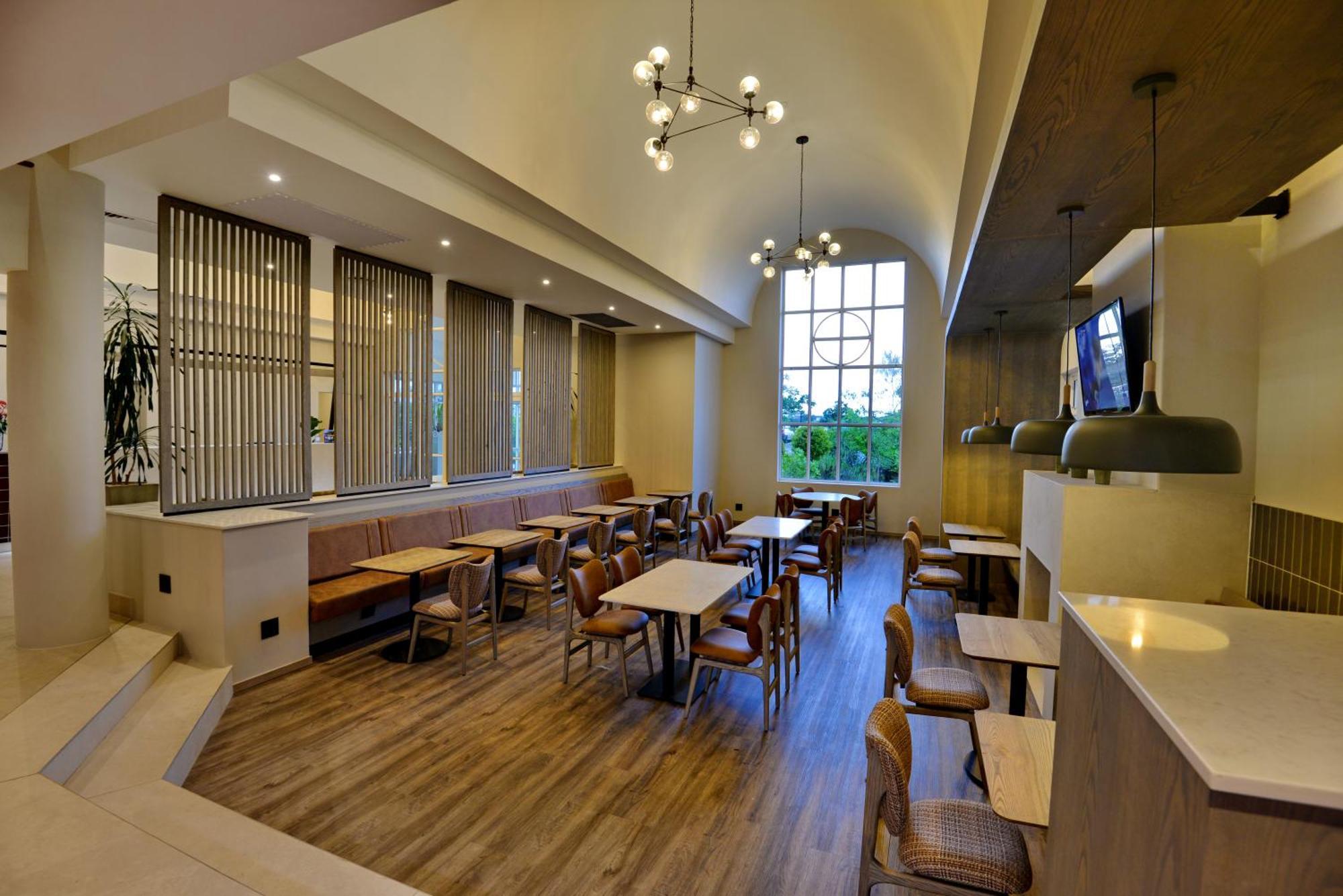 Town Lodge George Bagian luar foto
