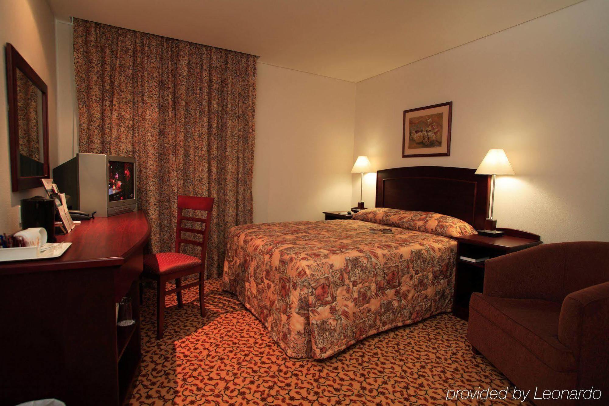 Town Lodge George Bagian luar foto