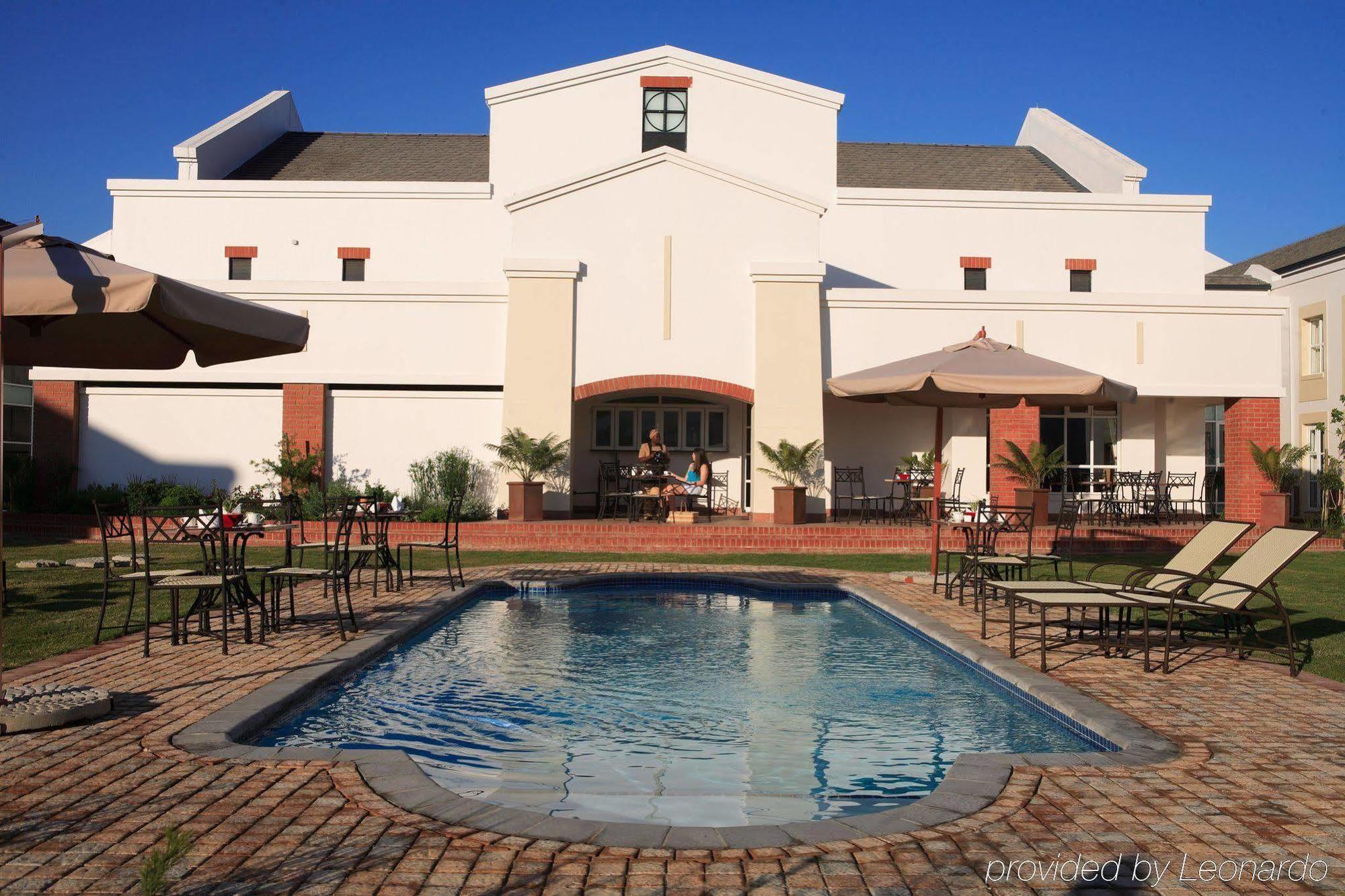 Town Lodge George Bagian luar foto