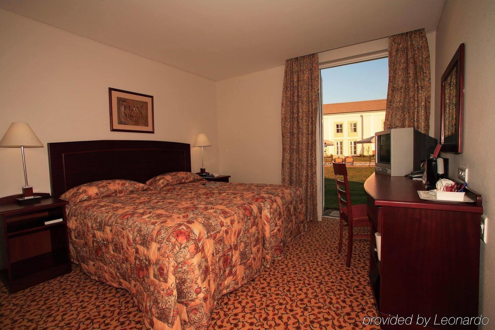 Town Lodge George Bagian luar foto