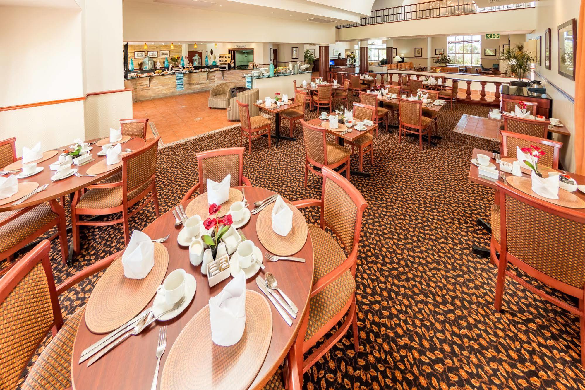Town Lodge George Bagian luar foto